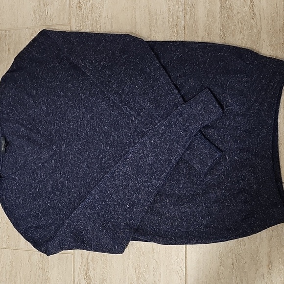 V-Neck Sweater in Blue and White with Knit Texture - Picture 2 of 6